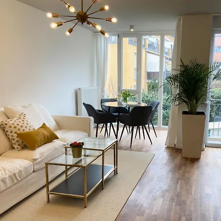 Stylish Business With Sunny Balcony, Private Garage, Free Wlan!