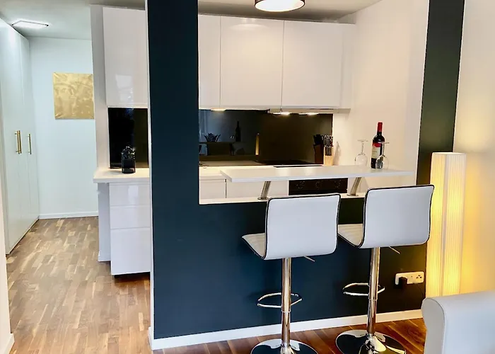 Stylish Business With Sunny Balcony, Private Garage, Free Wlan! 公寓 *