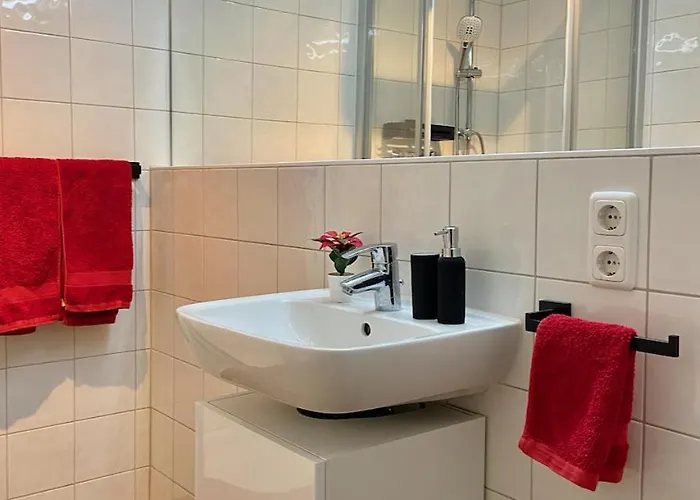 Stylish Business With Sunny Balcony, Private Garage, Free Wlan! Haimhausen (Bavaria)