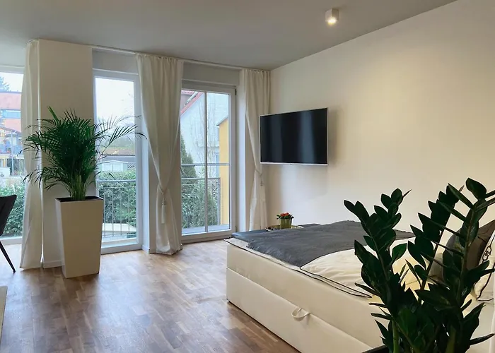 Stylish Business With Sunny Balcony, Private Garage, Free Wlan! *