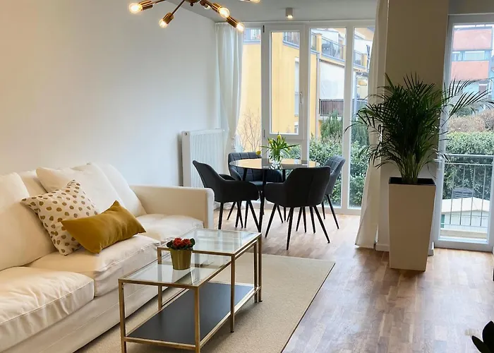 Stylish Business With Sunny Balcony, Private Garage, Free Wlan!